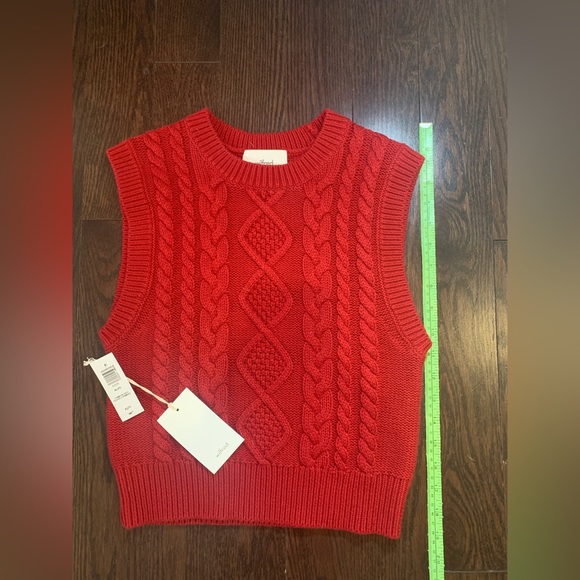 WILFRED ALPS VEST, CRIMSON RED - Picture 1 of 6